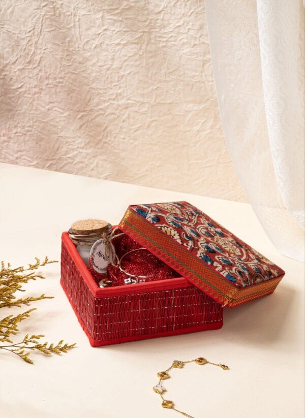 Handwoven Kalamkari Red Jewellery Box - Image 3