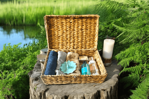 Handwoven Water Hyacinth Storage Box with Lid - Image 3